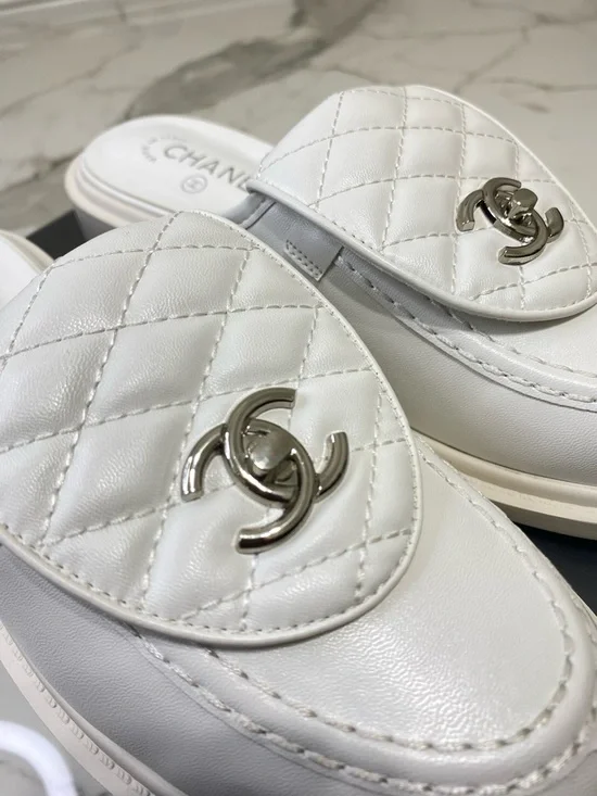 CHANEL Quilted Turnlock Logo Mule Slip-On Lambskin Slide Sandals Women's Size 39 - Picture 5 of 15